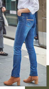 Blauwe rechte jeans afgewerkt met gecoat effect