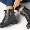 La boots montante : comment la porter sans faux pas ?