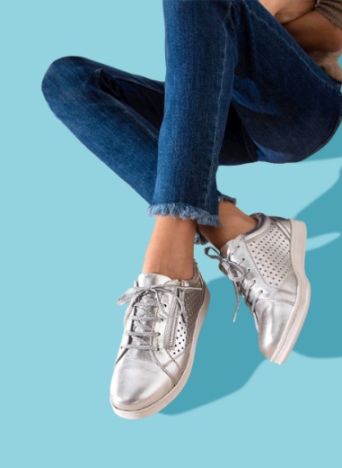 Comfortabele, zilvergrijze sneakers voor dames met sleehak en rits in geperforeerd leer, goedkoop - Blancheporte